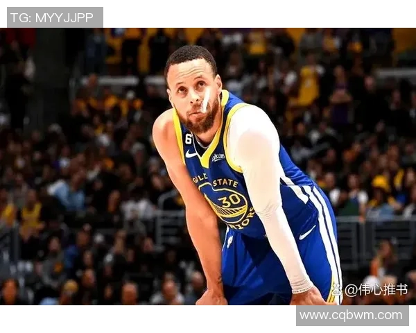 库里最新评分揭晓：表现究竟是闪耀高光还是低迷状态引发热议